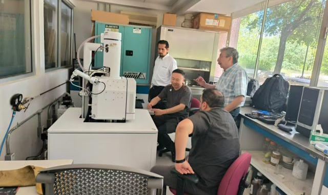 CIQTEK SEM Engineers Installed and Tested SEM3200 at Monterrey University